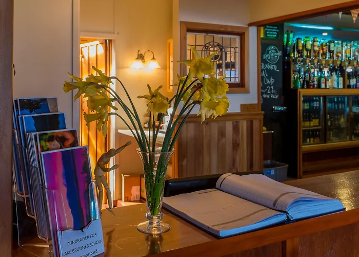 Hotel Lake Brunner
